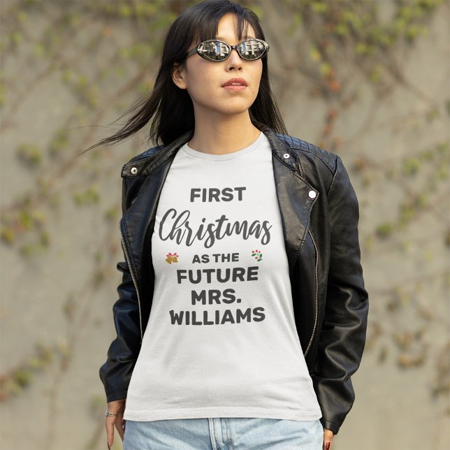 Custom First Christmas als The Future Mrs. T-Shirt (Von Creator hochgeladen)