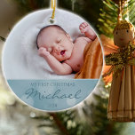 Custom Foto Baby's First Christmas Keramik Ornament<br><div class="desc">Dieses "Baby´s First Christmas"-Ornament besticht durch Foto,  Namen und Jahr.</div>