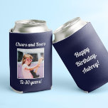 Custom Foto Funny Cool 30. Geburtstag Dosenkühler<br><div class="desc">Passen Sie Ihren Text und Ihr Foto an und wünschen Ihnen viel Glück zum Geburtstag mit diesen lustigen, einzigartigen Gastgeschenken! Perfekt für ein Party zum 30. Geburtstag, aber Nachrichten auf der Vorder- und Rückseite sind vollständig anpassbar. Ideal für jede Geburtstagsfeier im Freien, Bachelorette-Ausflüge oder jede andere Feier, um Erinnerungen zu...</div>