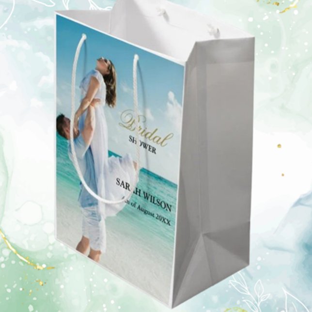 Custom Foto Modern Beach Hochzeit Mittlere Geschenktüte (Celebrate your special day with a custom photo beach wedding gift bag. Add a personal touch  )