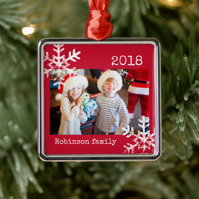 Custom Foto Red Ornament with Snowflakes Aus Metall (Baum)