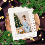 Custom Fun Classic FA LA LA Rose Gold Folien Feiertagskarte<br><div class="desc">Einzigartige, klassische, trendige, hübsche und dekorative Weihnachtsfeiertage und Happy New Year Grußkarte. Niedlich Happy Holidays begrüßen Text und Raum, um mit einem Foto, Familiennamen (oder individuellen Namen) und der Nachricht Ihrer Wahl zu personalisieren oder anzupassen. Gerahmt durch rot rosa Rosengold FA LA Wortart auf einem weißen Hintergrund. Und eine anpassbare...</div>