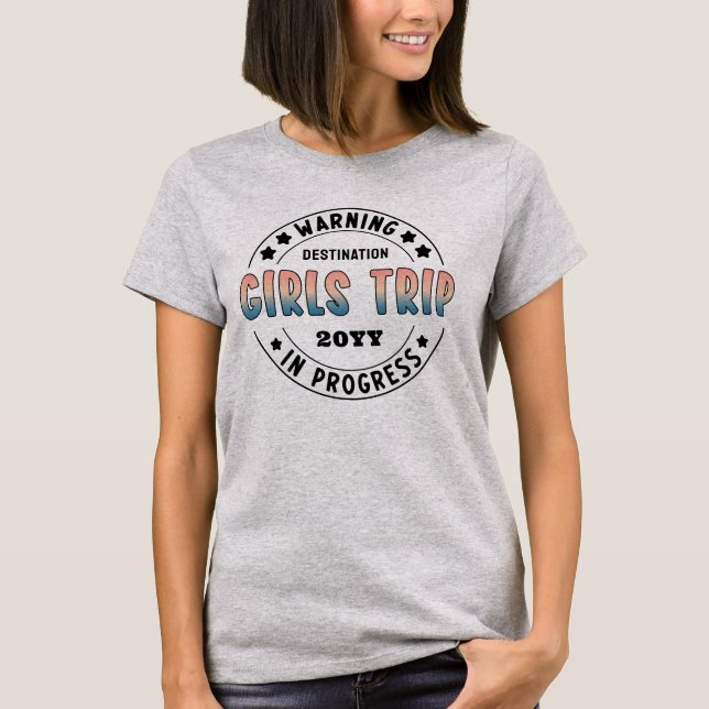 Custom Girls Trip in Progress Funny T-Shirt (Vorderseite)
