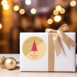 Custom Gold & Red Christmas Runder Aufkleber<br><div class="desc">Goldener Hintergrund mit rotem Baumdesign mit eigenem Text,  den Sie ganz einfach selbst ändern können.</div>