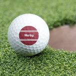 Custom Golfer Sport Classic Name Modern Red Golfball<br><div class="desc">Eigene Golfbälle beweisen, dass Sie das Loch in einem got haben! Klassisches Design mit einem individuelle Name oder Text bis zu zehn Zeichen in modernem Skript und einem doppelten Rahmen. Skript und Rand sind in Weiß auf einem trendigen, rot geprägten Hintergrund. Die Farbe von Hintergrund und Schriftart lässt sich mit...</div>