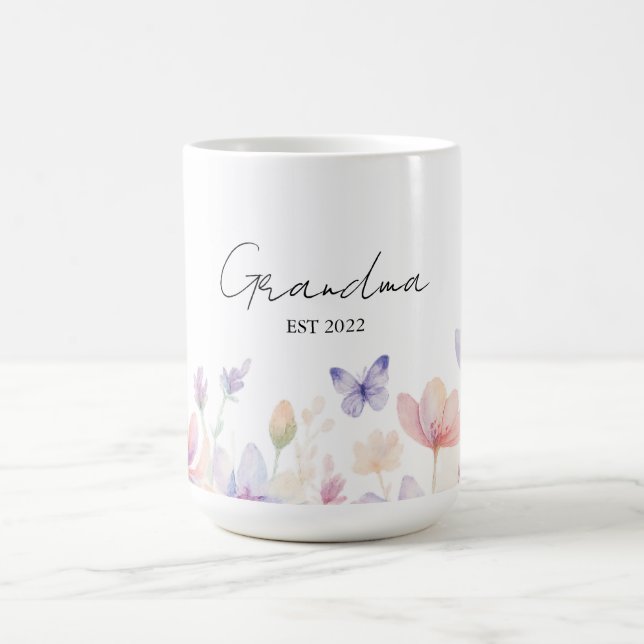 Custom Grandma Est. Year -  Flower and Butterfly  Kaffeetasse (Mittel)