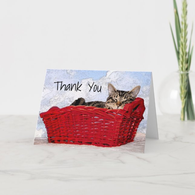 Custom Gray Kitten Schlafen in Red Basket Foto Dankeskarte (Vorderseite)