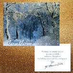 Custom 'Happy Holidays' Snowy Winter Wonderland Karte<br><div class="desc">Mit dieser atemberaubenden Weihnachtskarte erleben Sie die Magie eines schneebedeckten Waldes. Eine wunderschön beleuchtete Winterlandschaft erweckt die Ruhe eines ruhigen, verschneiten Waldes, das von einem sonnenlichtdurchfluteten Zweig und einem weichen blauen Glühen tief im Wald geprägt ist. An der Vorderseite steht "Happy Holidays" in elegantem, blauen Schriftsatz, während der individuell gestaltbare...</div>