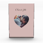 Custom Heart Foto Newlyweds Wedding-Geschenk<br><div class="desc">Eine angenehme, helle Frühlingsholzfarbe präminiert. Minimalistische, moderne, schicke, pastellfarbene Ästhetik in minter fester Farbe. Minze Wohngestaltung, minte Dekoration der Hochzeitsfeiern ästhetisch, Minzküche, Minzfarbe.</div>