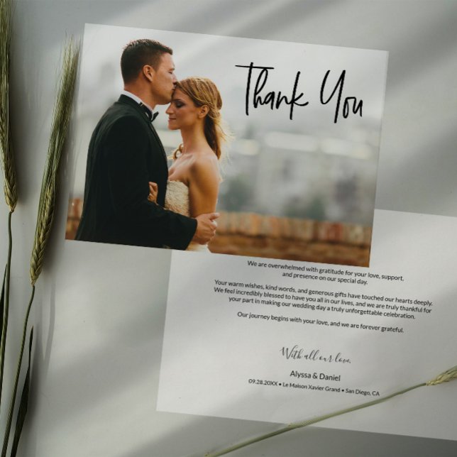 Custom Heartfelt message wedding Foto Modern Dankeskarte (Modern Wedding Thank you Photo card with message, names, wedding date and location.)
