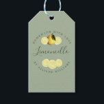 Custom Homemade Limoncello Laurel Green Geschenkanhänger<br><div class="desc">Eleganter und moderner limoncello-Geschenktag mit dem Text limoncello, hausgemacht mit Liebe und Ihrem Namen in chic script kalligraphie und moderne Typografie auf einem Laurel grünen Hintergrund mit einer stilvollen Touch von hübschen Aquarelllemon und Zitronenscheiben. Fügen Sie einfach Ihren Namen oder Ihre Firma hinzu. Exklusiv für Sie entworfen von Happy Dolphin...</div>