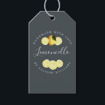 Custom Homemade Limoncello Off-Black Geschenketike Geschenkanhänger<br><div class="desc">Eleganter und moderner limoncello-Geschenktag mit dem Text limoncello, hausgemacht mit Liebe und Ihrem Namen in chic script-Kalligraphie und moderne Typografie auf schwarzem Hintergrund mit einer stilvollen Touch von hübschen Aquarelllemon- und Zitronenscheiben. Fügen Sie einfach Ihren Namen oder Ihre Firma hinzu. Exklusiv für Sie entworfen von Happy Dolphin Studio. Wenn Sie...</div>