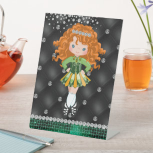 Custom Irish Dance Redhead Girl Green, Black Sockelschild