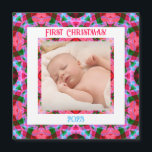 Custom Jolly Festive Christmas Foto Magnet Card<br><div class="desc">Custom Jolly und Festivals Weihnachten Pink Foto Picture Frame Square Magnet Geschenkkarte. Ein farbenfroher Kühlschrankmagnet in Herbst- und Winterfarben. Ersetzen Sie das Foto und den Text durch Ihre eigene, um Ihre Yuletide Erinnerungen zu feiern. Geben Sie als kleine Geschenke-Sake-Geschenk an Familie und Lieben. In warmen Herbstfarben in Rosa und Grün,...</div>