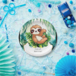 Custom Kids Sloth Birthday Pappteller<br><div class="desc">Set einen festlichen Tisch mit unseren Custom Kids Sloth Birthday Papier-Tellern, um Ihnen ein Gefühl von Spaß und Kreativität zu bringen. Diese robusten Teller zeigen bezaubernde Schlammbilder und können mit dem Namen Ihres Kindes personalisiert werden, was sie wirklich einzigartig macht. Egal ob Sie ein Fest oder eine Leckerei zum Probieren...</div>