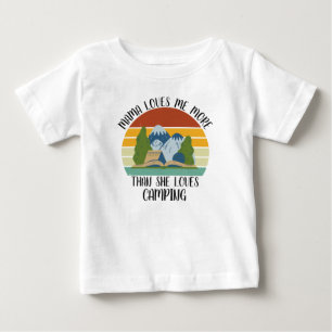 CUSTOM Mama Liebt Mich Mehr Als Sie Camping Liebt Baby T-shirt