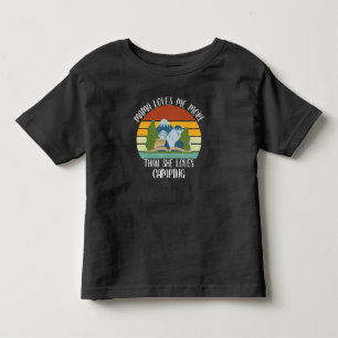 CUSTOM Mama Liebt Mich Mehr Als Sie Camping Liebt Kleinkind T-shirt
