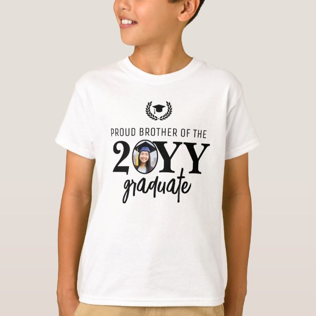 Custom Modern Proud Brother of the Graduate T-Shirt (Vorderseite)