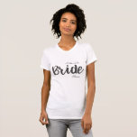 Custom Mother of the Bride Brautparty T - Shirt<br><div class="desc">Mutter des Bride Arrow-T - Shirt. Passen Sie Ihren Namen an oder verließ Sie ihn leer. Gut für Brautpartys.</div>