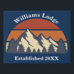 Custom Mountain Sunset Log Cabin Zuhause Blue Künstlicher Leinwanddruck<br><div class="desc">Dieser phantastische Sonnenuntergang über Felsgebirgen in der Natur macht ein großartiges Bild für die Wandkunst in einer Familienhütte im Wald oder Wald. Fügen Sie einfach Ihren eigenen Nachnamen und das Jahr mit unserem Personalisierungstool und Ihrem etablierten Datum für Ihr B & B auf dieser coolen blauen Leinwand Kunst ein.</div>