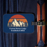 Custom Mountain Sunset Nature Retreat Travel Lodge Gepäckanhänger<br><div class="desc">Dieser phantastische Sonnenuntergang über Felsgebirgen in der Natur ist ein großartiges Marketing für ein Campingunternehmen oder ein Naturschutzunternehmen im Wald oder Wald. Fügen Sie einfach Ihre eigene Firma oder Ihren eigenen Shop und das Jahr mit unserem Personalisierungstool und Ihrem etablierten Datum auf diesem coolen blauen Gepäckanhänger.</div>