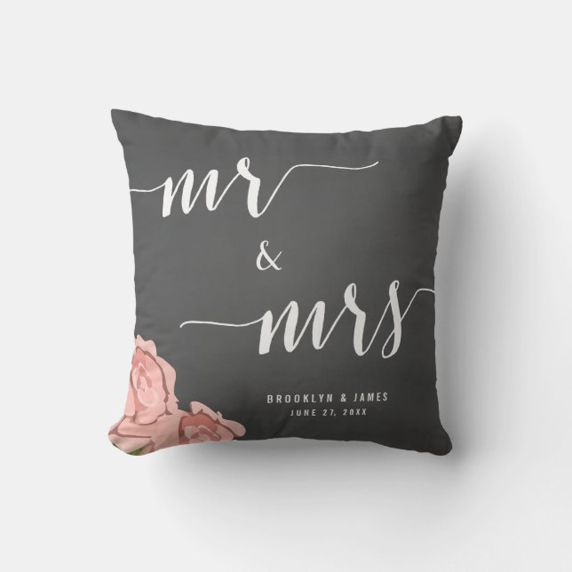 Custom Mr. und Mrs. Chalkboard Wedding Pillows Kissen (Vorderseite)