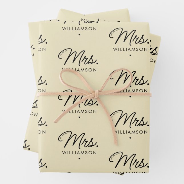 Custom Mrs. Est. Modern Elegant Script Newlywed Geschenkpapier Set (Beispiel)