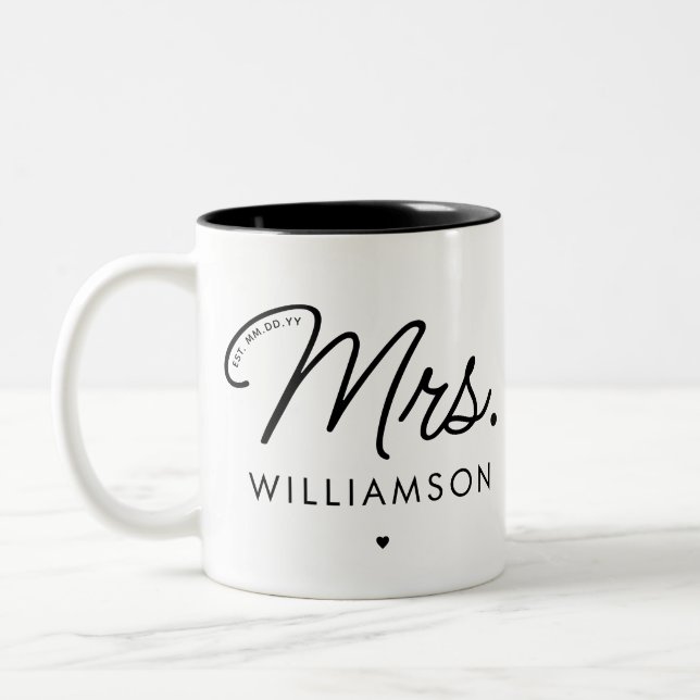 Custom Mrs. Est. Modernes, elegantes Script neu Zweifarbige Tasse (Links)