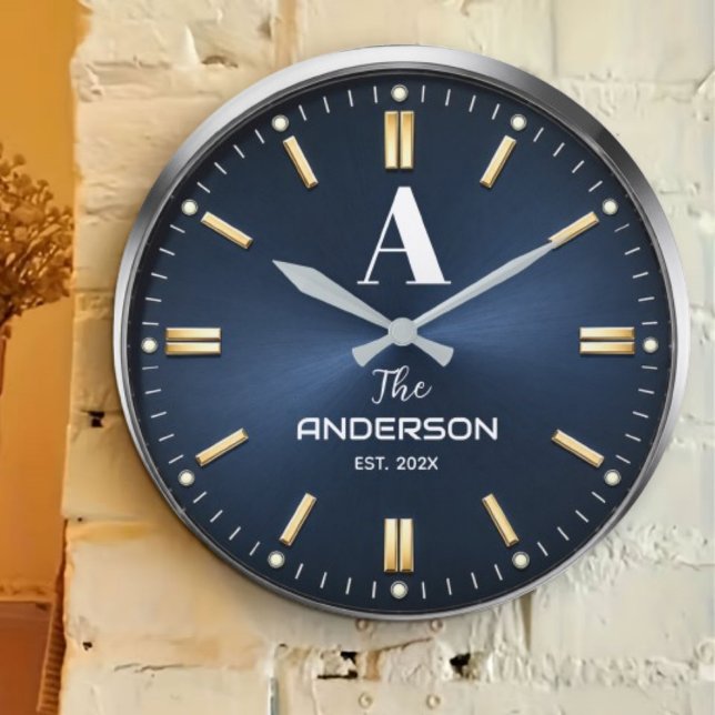  Custom name Luxury Blue Elegant Gold and Silver  Große Wanduhr (Von Creator hochgeladen)