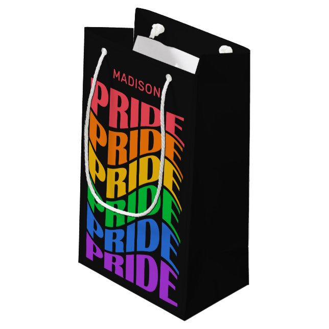 Custom Name Pride Kleine Geschenktüte (Rückseite Schrägansicht)