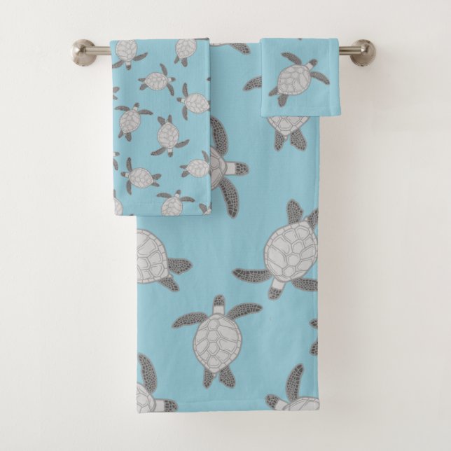 Custom Nautical Coastal Gray Sea Turtle Dusty Blue Badhandtuch Set (Insitu)