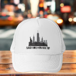 Custom New York Trip Skyline Statue of Liberty Truckerkappe<br><div class="desc">Passen Sie diese schicken New Yorker Urlaubshüte für Ihre Familienreise zum großen Apfel an. Dieser moderne Sake besticht durch ein großartiges Schwarz-Weiß-zeichn der Skyline von Manhattan und der Freiheitsstatue oberhalb Ihres personalisierten Textes. Coole Wolkenkratzer sorgen für Andenken.</div>