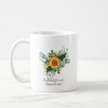 Custom Newlywings Rustic Sunflowers Eucalyptus Lea Kaffeetasse<br><div class="desc">Fügen Sie Ihren eigenen Text,  wie gewünscht,  um diese atemberaubende Aquarellbilder von Sonnenblumen,  Eukalyptus-Blätter und Grünpflanzen zu personalisieren. Ideal für Hochzeitsgeschenke,  Brautparty,  Brautjungfrau,  Trauzeugin,  Blume,  Braut oder Bräutigam. Bearbeiten Sie den Text in Anzug.</div>