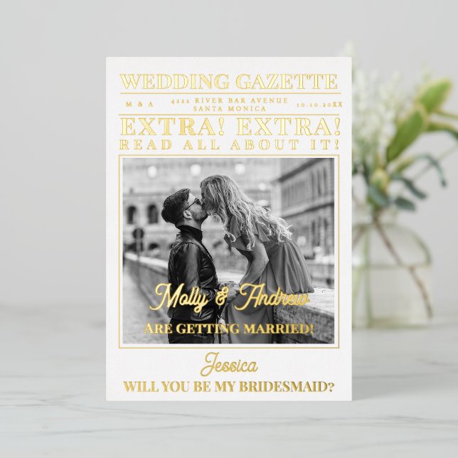 Custom Newspaper Foto Einzigartige Bridesmaid Vors Folieneinladung (Stehend vorne)