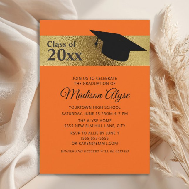 Custom Orange Gold Black Cap Abschluss Einladung (Orange and gold graduation cap party invitation)