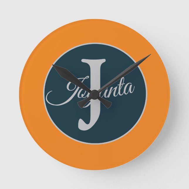 Custom  orange greay blue Monogram Elegant Runde Wanduhr (Vorderseite)