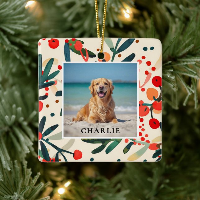 Custom Pet Name Photo Holly Berries Holiday Keramikornament (Baum)