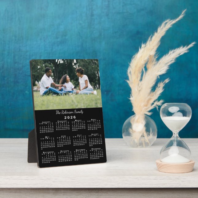 Custom Photo and Name 2026 Calendar Black Desktop Fotoplatte (Seite)