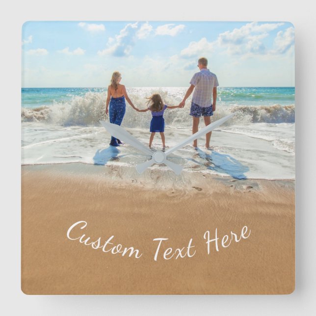 Custom Photo and Text Wall Clock with Your Family Quadratische Wanduhr (Vorderseite)