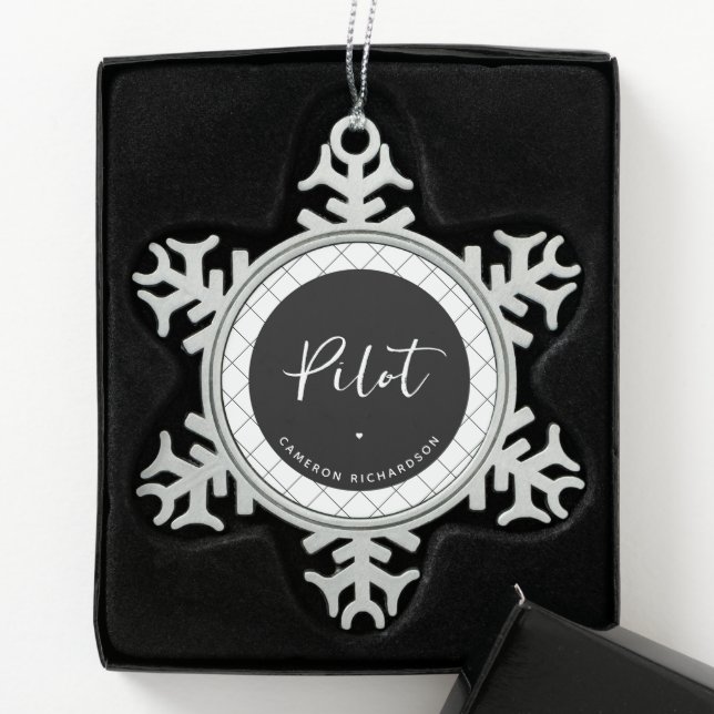 Custom Pilot Aviation School Abschluss Elegant Schneeflocken Zinn-Ornament (Box)