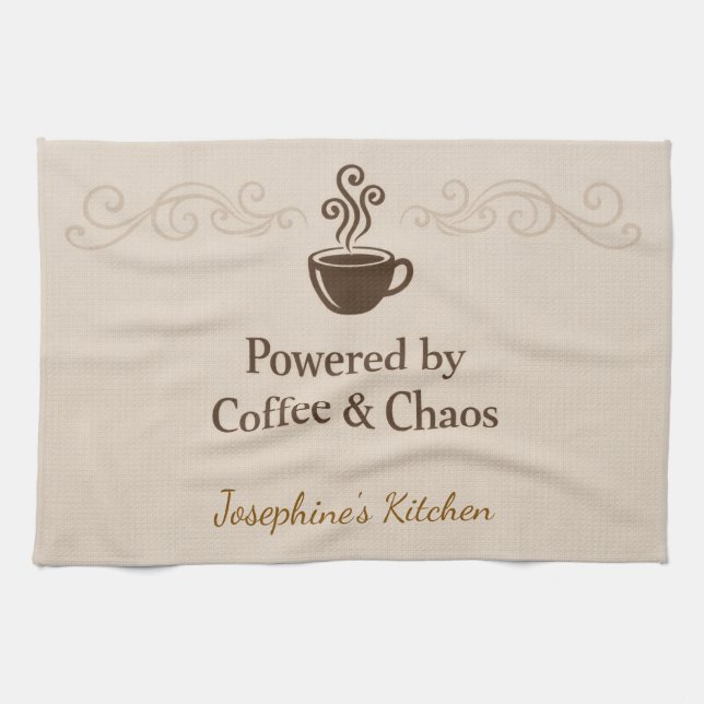 Custom Powered By Coffee Chaos Cup Elegant Trendy Geschirrtuch (Horizontal)