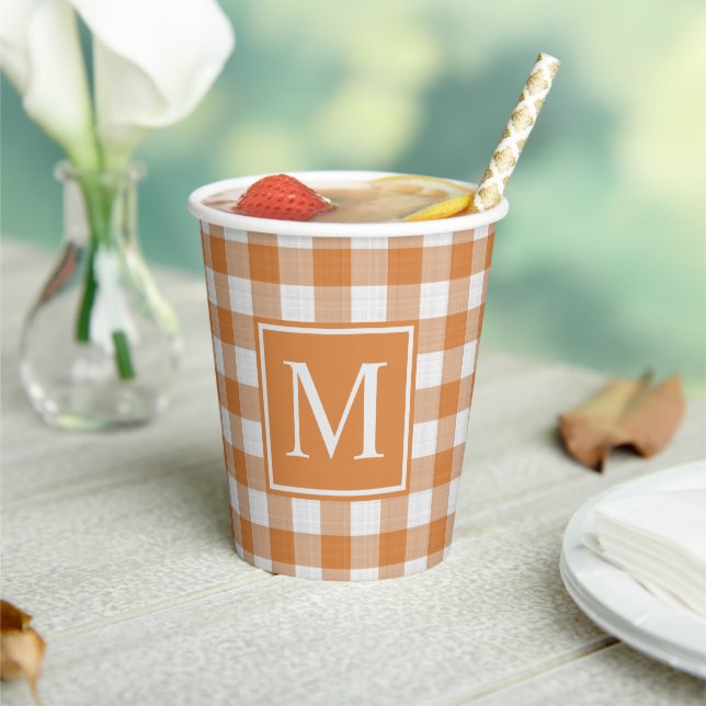 Custom Pumpkin Orange Gingham Pattern Pappbecher (In Situ)