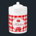 Custom Red Gingham Karo Farmhouse Country Teapot<br><div class="desc">Personalisierter roter Gingham karierter Karo-Teekessel mit Bauernhof Land Zuhause Wohnstil.  Fügen Sie Ihren Familiennamen,  Ihre Küche oder Ihren Text für eine persönliche und einzigartige Touch hinzu.</div>