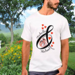 Custom Romantic Foto First Names Heart T-Shirt<br><div class="desc">Einzigartiger besonderer T - Shirt - Erste Namen mit Ihrem Foto und dem roten Herz und extravaganten Ampere, um Ihre Verbindung hervorzuheben. Äußern Sie Ihre Liebe und Zuneigung mit Stil und machen Sie heute etwas Besonderes. Gutes Geschenk für Geburtstage oder Feiertage. Alle Design-Fragen, senden Sie einfach eine E-Mail an charmdesignstudio@rcn.com...</div>