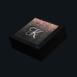Custom Rose Gold Glitzer Black Sparkone Monogram Erinnerungskiste<br><div class="desc">Dieses trendige und elegante Design mit hübschem vergoldeten Glitzer aus Rose auf schwarz gebürstetem metallischem Hintergrund macht diese Geschenkboxen leicht zu einem persönlichen Erlebnis.</div>