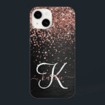 Custom Rose Gold Glitzer Black Sparkone Monogram iPhone 14 Hülle<br><div class="desc">Dieses elegante und stilvolle Handy-Gehäuse mit hübschem vergoldetem Glitzer aus Rose auf schwarz gebürstetem metallischem Hintergrund ist einfach zu personalisieren.</div>