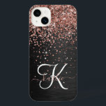 Custom Rose Gold Glitzer Black Sparkone Monogram iPhone 14 Plus Hülle<br><div class="desc">Dieses elegante und stilvolle Handy-Gehäuse mit hübschem vergoldetem Glitzer aus Rose auf schwarz gebürstetem metallischem Hintergrund ist einfach zu personalisieren.</div>