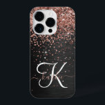 Custom Rose Gold Glitzer Black Sparkone Monogram iPhone 14 Pro Hülle<br><div class="desc">Dieses elegante und stilvolle Handy-Gehäuse mit hübschem vergoldetem Glitzer aus Rose auf schwarz gebürstetem metallischem Hintergrund ist einfach zu personalisieren.</div>