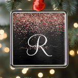 Custom Rose Gold Glitzer Black Sparkone Monogram Ornament Aus Metall<br><div class="desc">Dieses angesagte und elegante Ornament-Design mit hübschem,  vergoldeten Glitzer aus der Rose auf schwarz gebürstetem metallischem Hintergrund ist einfach zu personalisieren.</div>