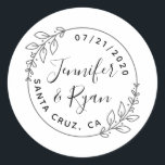Custom Round Laurel Wreath Wedding Save the Date Runder Aufkleber<br><div class="desc">Erstellen Sie Ihre eigenen einzigartigen Dankesfavoriten für alle Ihre Familie und Freunde, die sich an Ihrem besonderen Tag! Fügen Sie Ihre Namen, Ihr Hochzeitsdatum und Ihre Hochzeitslocation hinzu und sehen Sie Ihre Dankeschön-Aufkleber zum Leben erwecken! Dieses Design verfügt über einen einfachen runden Rahmen mit zwei Lorbeerkranzen um den Rahmen herum...</div>